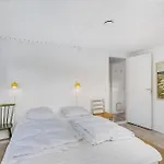 In With 2 Bedrooms Holiday home *