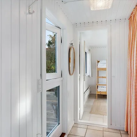 In With 2 Bedrooms Holiday home *