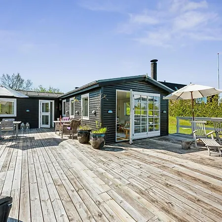 Holiday home In With 2 Bedrooms *