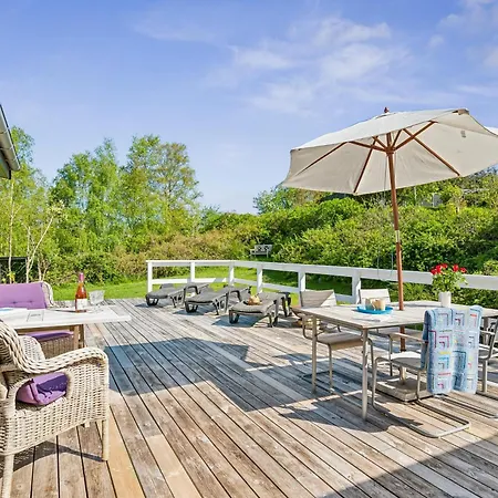 In With 2 Bedrooms Holiday home